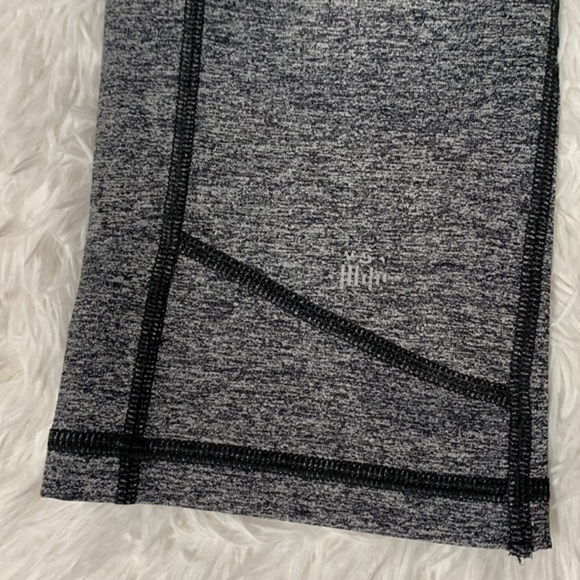 Victoria’s Secret Sport Heather Grey Cropped Leggings - Picture 6 of 7